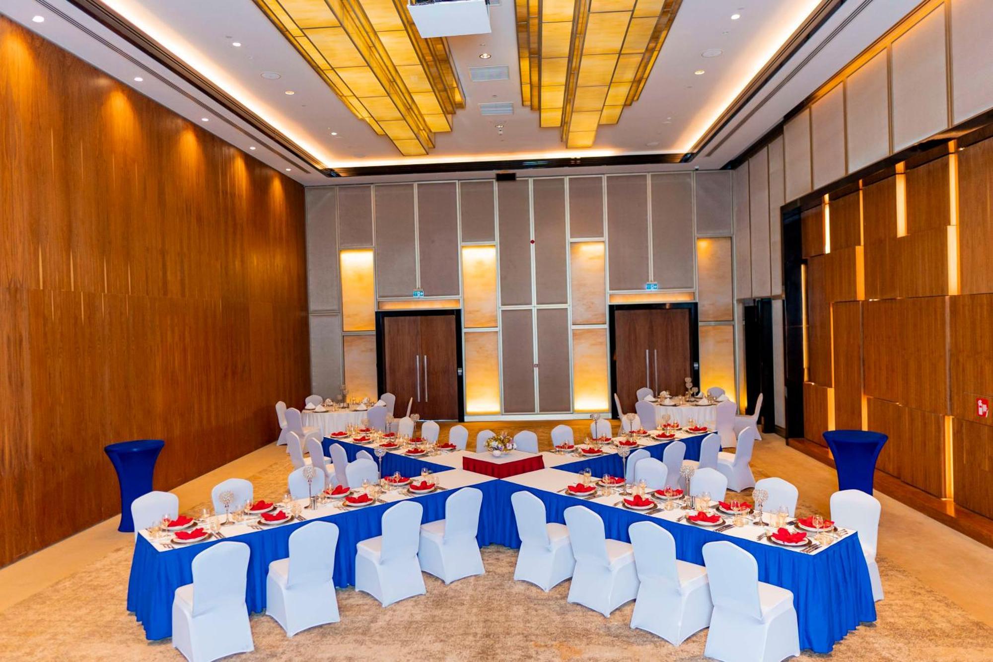 Radisson Blu Hotel & Conference Center, 니아메 외부 사진