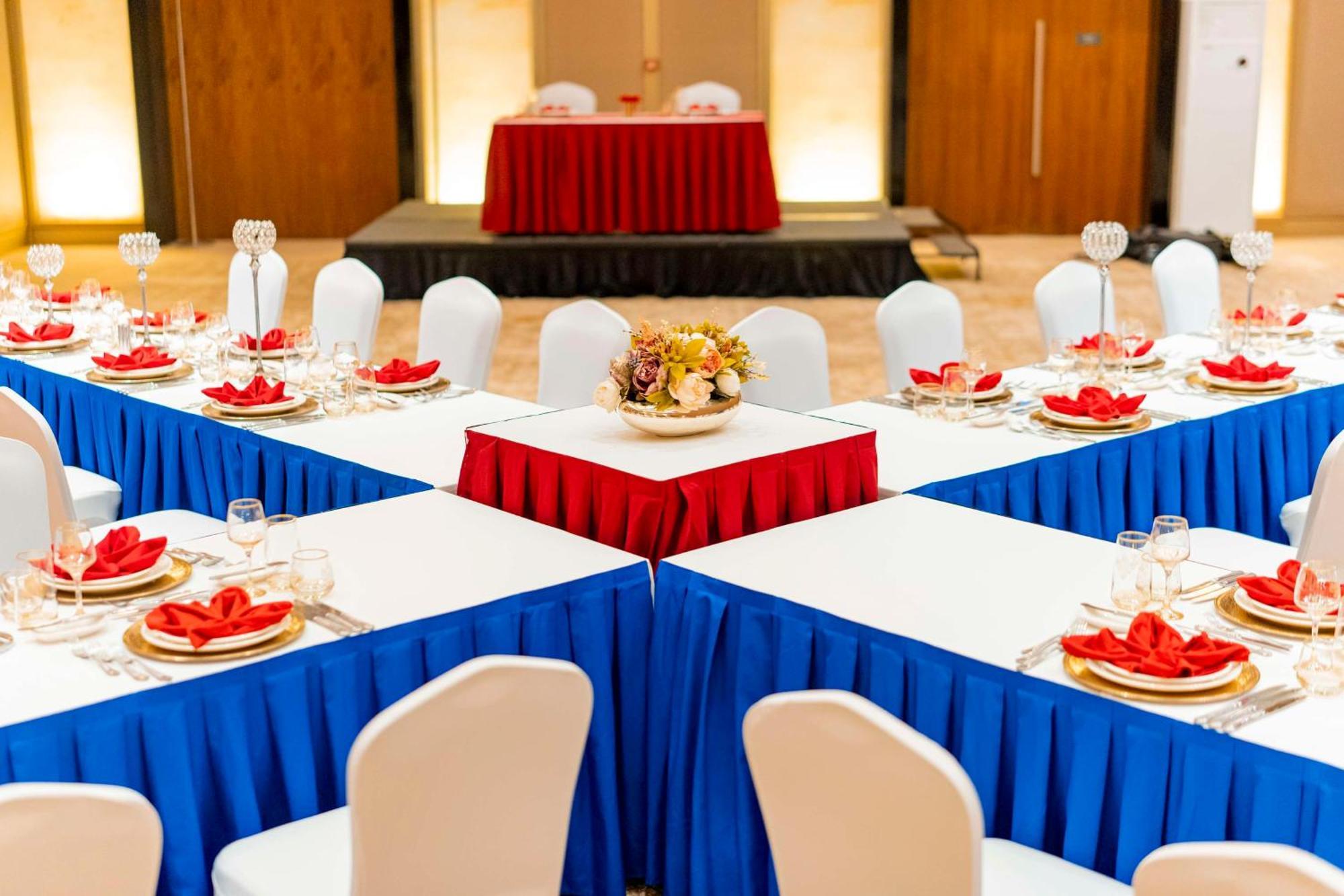 Radisson Blu Hotel & Conference Center, 니아메 외부 사진